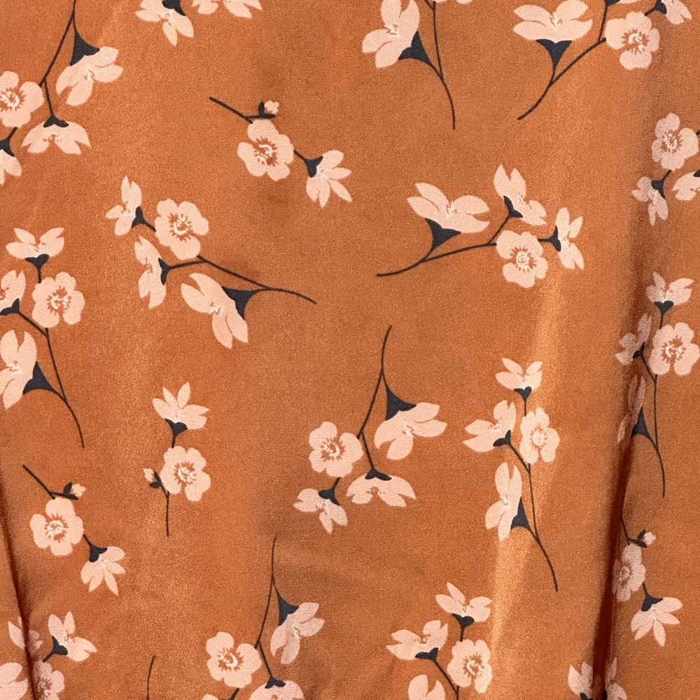 Saltwater Luxe Becca Blouse Floral Pattern Silky Feel Lightweight Size Medium - Picture 5 of 5